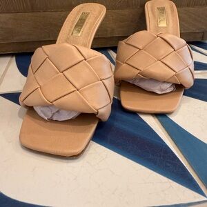 Bellini Slip On Mule Nude Leather Woven Heels Size 8